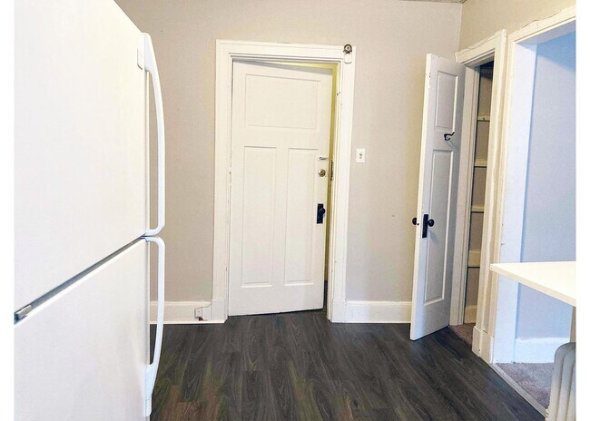 Building Photo - 343-345 Ludlow Avenue