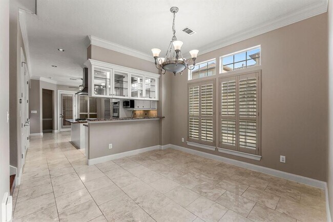Building Photo - 1038 Memorial Village Dr
