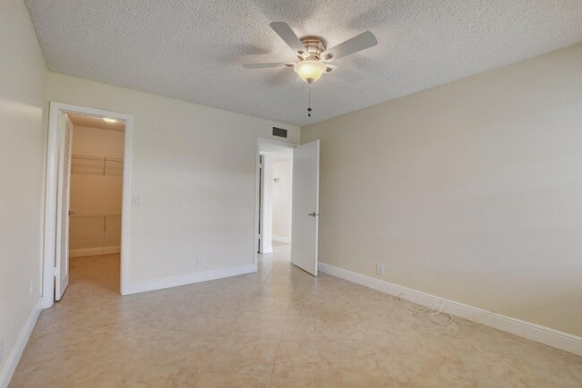 Building Photo - 127 Burgundy B