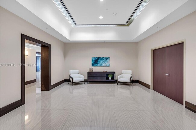 Building Photo - 16485 Collins Ave