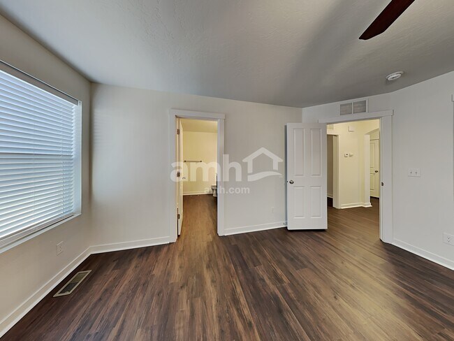 Building Photo - 754 N Scotney Ave