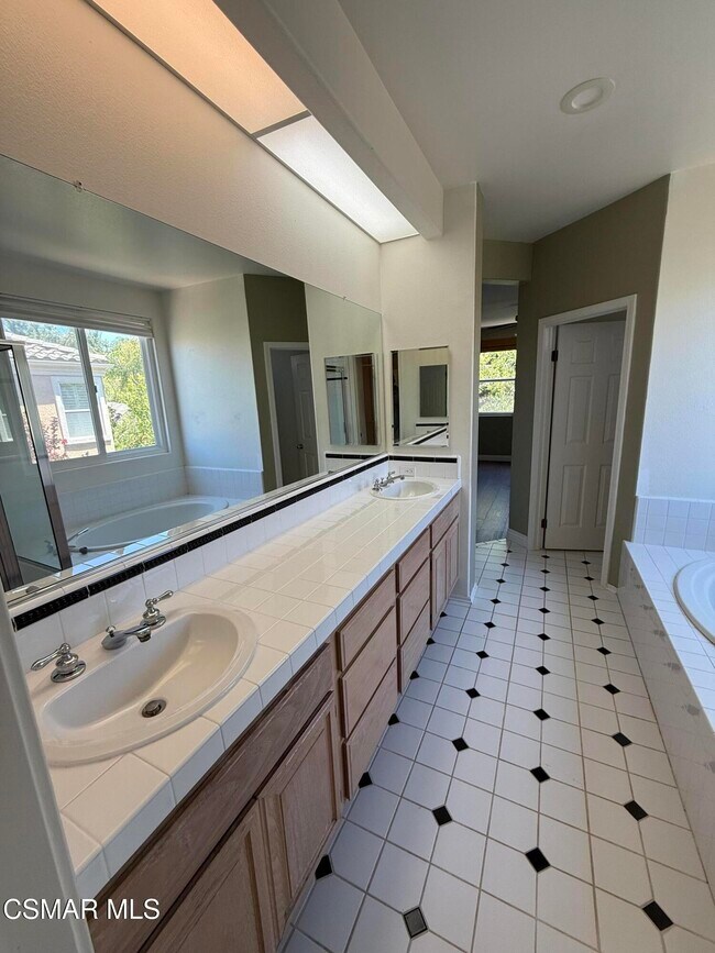Building Photo - 4017 Havenridge Ct