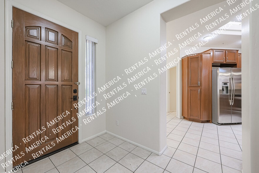 Building Photo - 10232 E Meadow Hill Dr