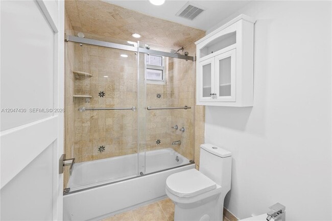 Building Photo - 2457 Collins Ave