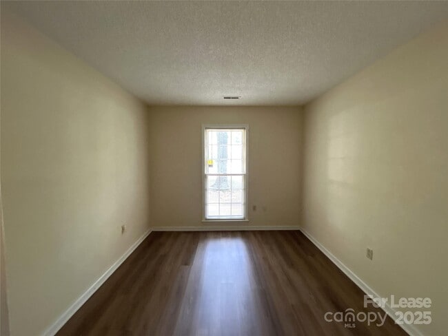 Building Photo - 6506 Doubletree Dr
