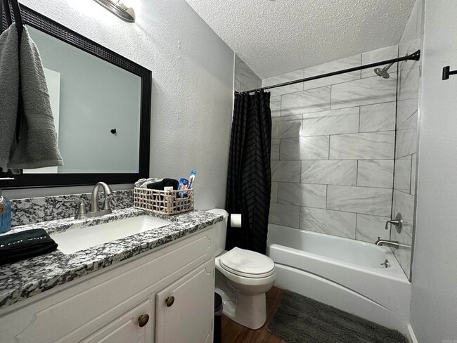 Building Photo - 3800 Pine St