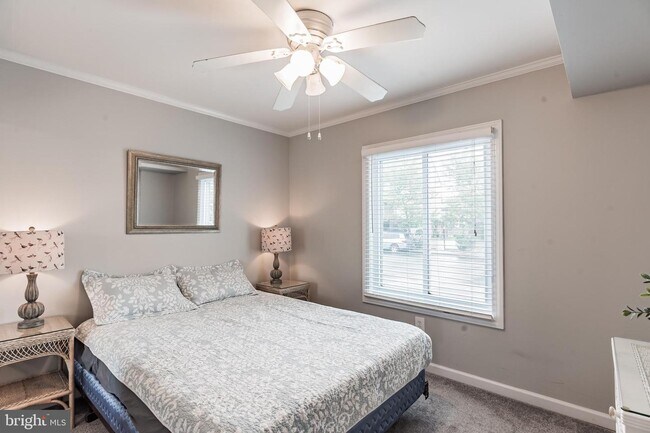 Building Photo - 121 Newport Bay Dr