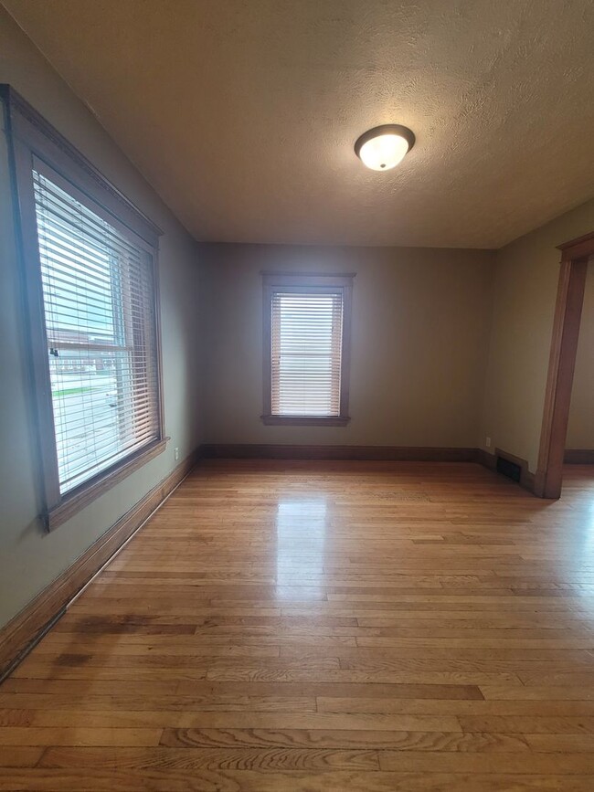 Building Photo - Beautiful Two Bedroom Townhome!