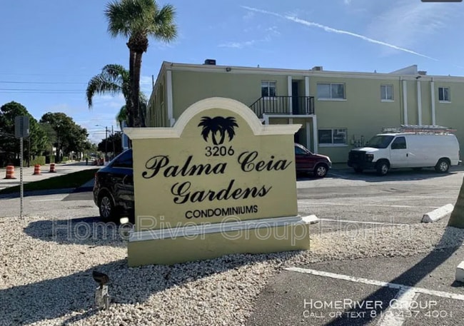 Building Photo - 3206 W Azeele St