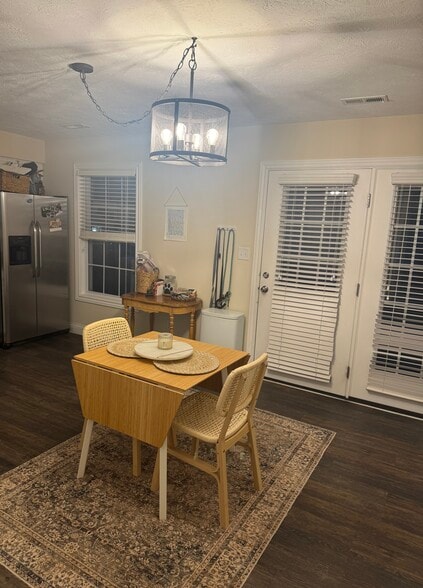 Dinning area in kitchen - 1768 W Countryside Ln