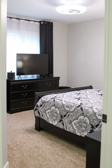 Building Photo - 7801 Rushmore Ave NE