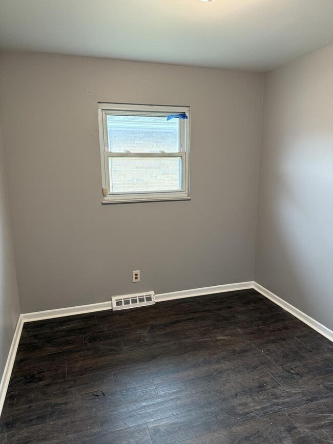 Building Photo - 1324-1326 Fenceway Dr