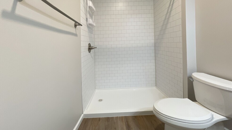 Bath - 5059 S Catherine St
