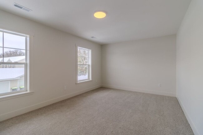 Building Photo - 1502 Simsbury St