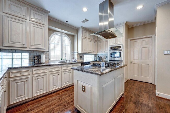 Building Photo - 618 Timber Cir