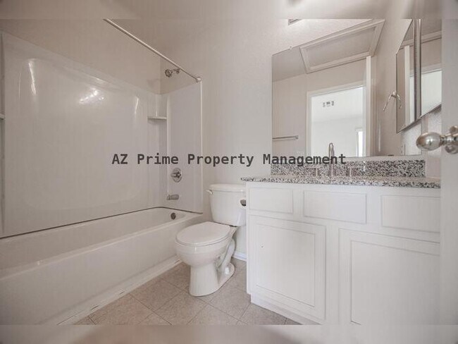 Building Photo - 1961 N Hartford St