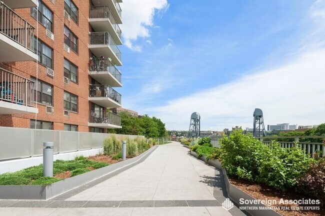 Building Photo - 150 West 225th Street