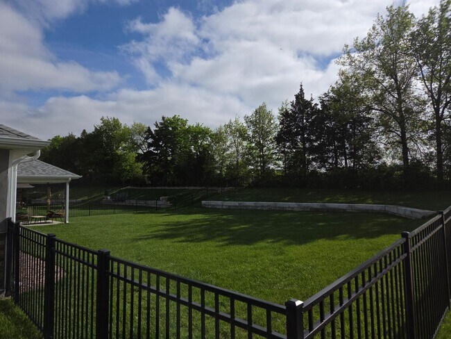 Building Photo - 3 bd, 2 ba house in E Columbia in great move-in shape, fenced, corner lot, w/d provided.