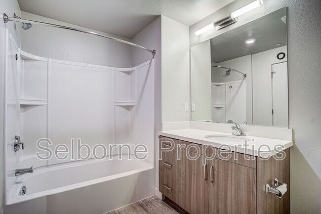 Building Photo - 5239 Claremont Ave