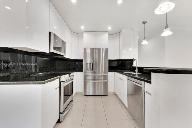 Building Photo - 3250 SW 72nd Ct
