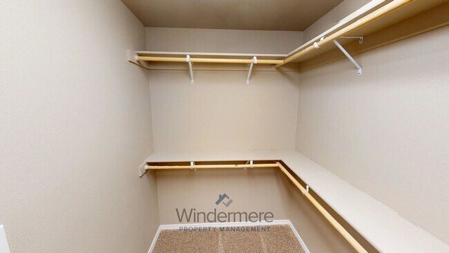 Building Photo - 247 Chapra St