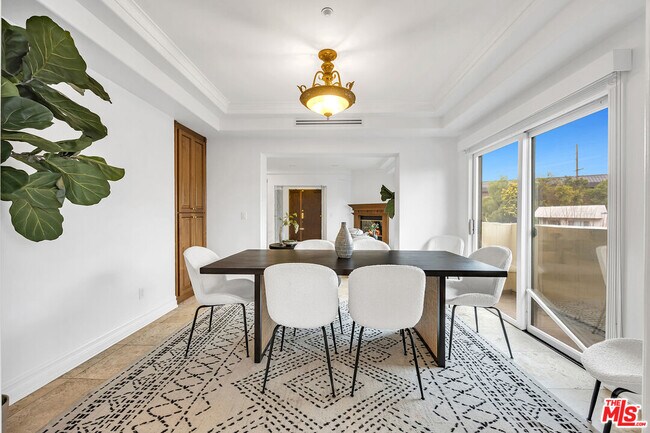 Building Photo - 871 Granville Ave