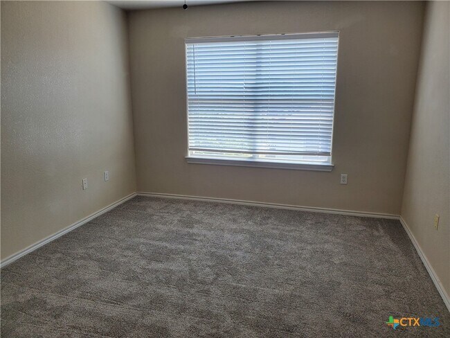 Building Photo - 3435 Rob Roy St