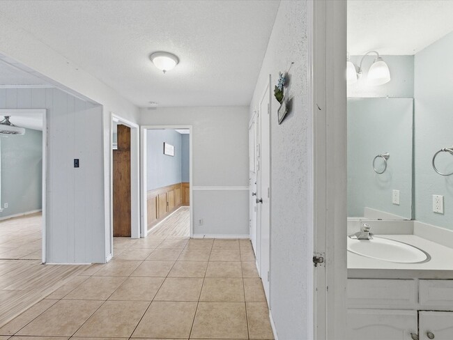 Building Photo - 7419 Lemonwood Ln