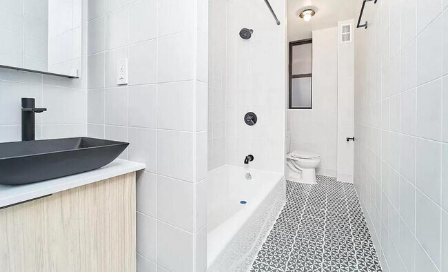 Building Photo - 1 bedroom in New York NY 10003
