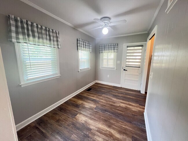 Building Photo - Fall Into Your New Home!