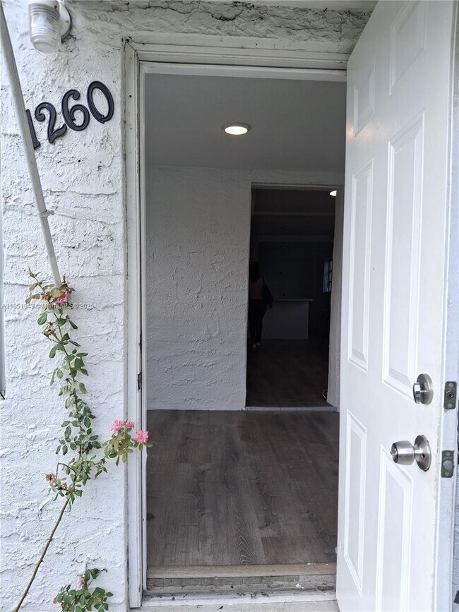 Primary Photo - 1260 NW 45th St