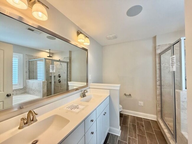 Building Photo - 1019 Monmouth Loop