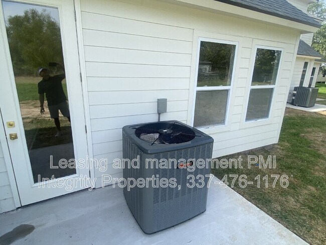 Building Photo - 8550 Cat Rd