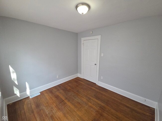 Building Photo - 1339 W Lee St