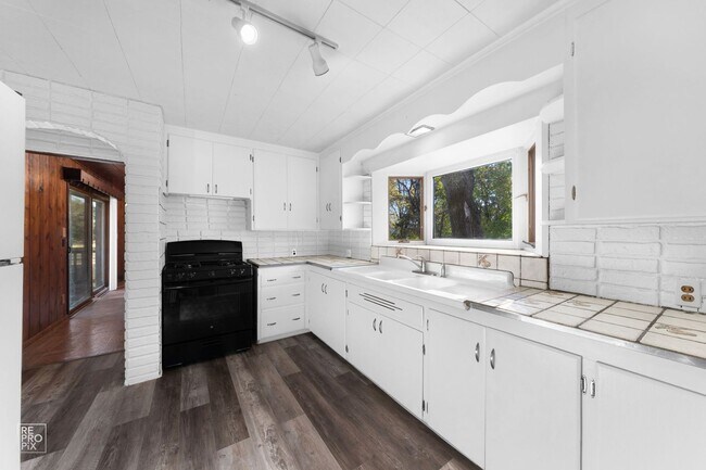 Building Photo - 3 Bedroom Ranch in Grayslake!