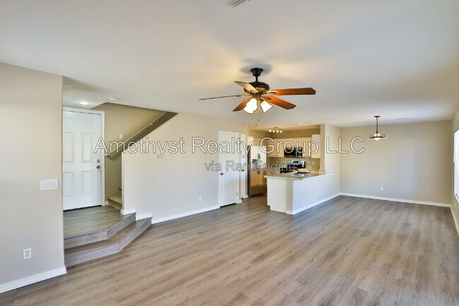 Building Photo - 11706 W Sunnyside Dr