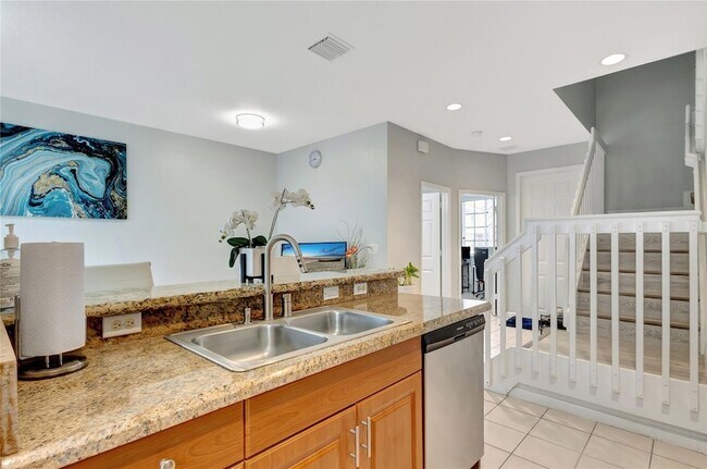 Building Photo - 2037 Nassau Dr
