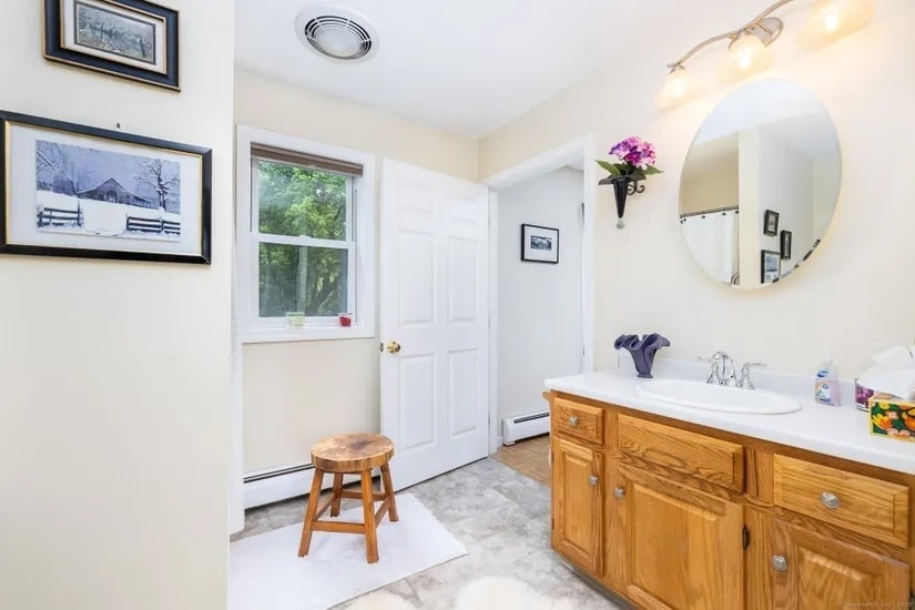 Building Photo - 5 Ravine St