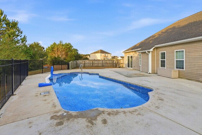 Building Photo - 124 Regatta Way