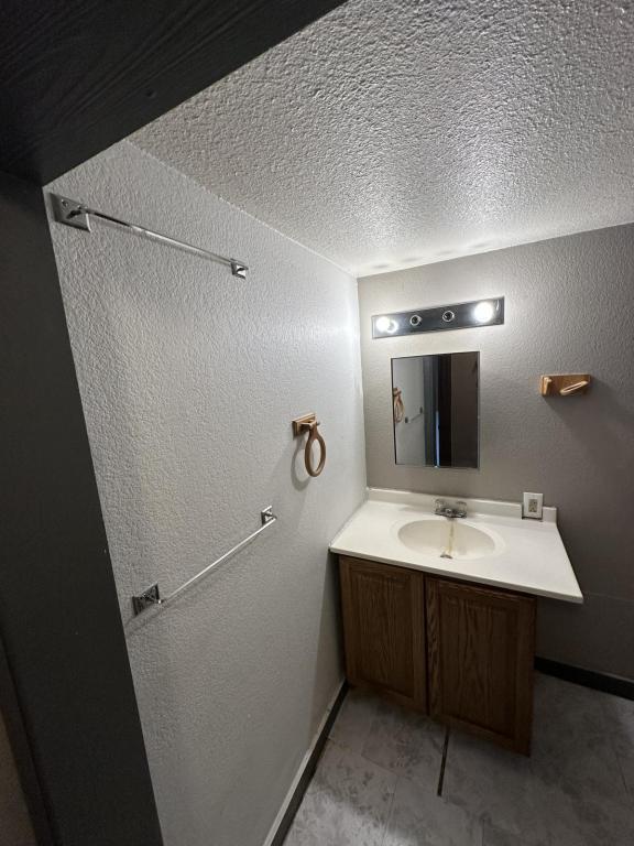 Building Photo - 205 E Main St