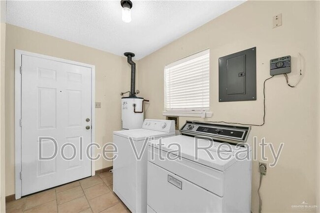 Building Photo - 1001 N 15th St