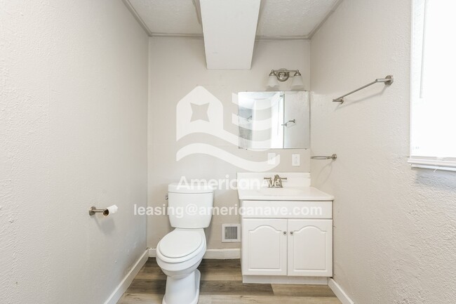 Building Photo - 743 Diamond Ave