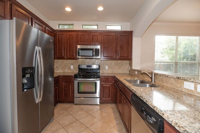 Building Photo - Spacious, Two Story, South Austin Condo!