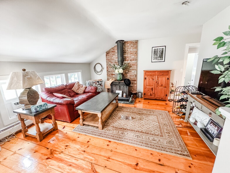 Primary Photo - 21 Platts Hill Rd