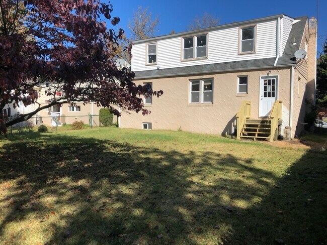 Building Photo - 1717 Springfield Ave
