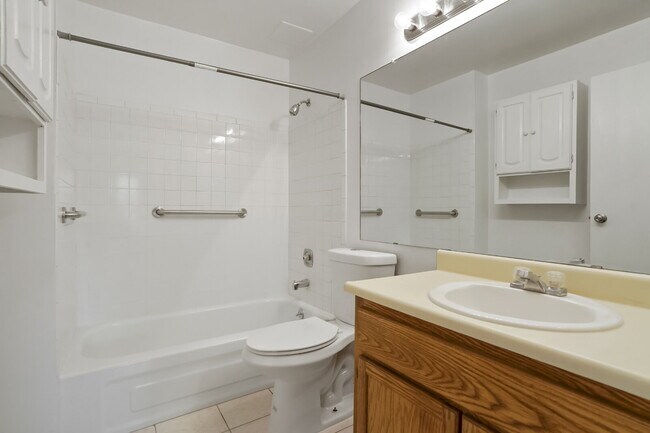 Building Photo - Great Two Bedroom Home with Fireplace