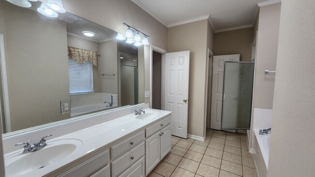 Building Photo - 4/2 in MIDWAY ISD