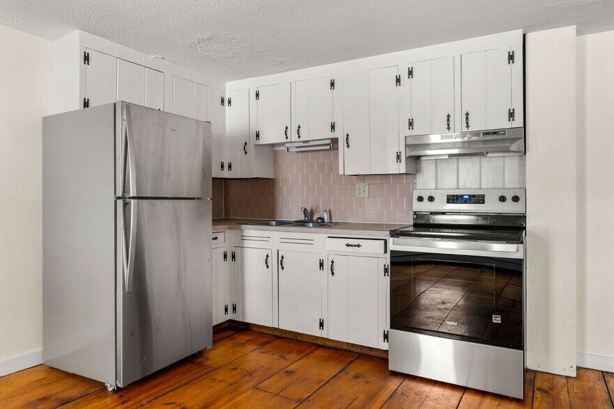 Building Photo - 97 Groton St