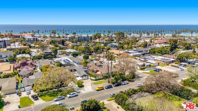 Building Photo - 8176 La Jolla Shores Dr