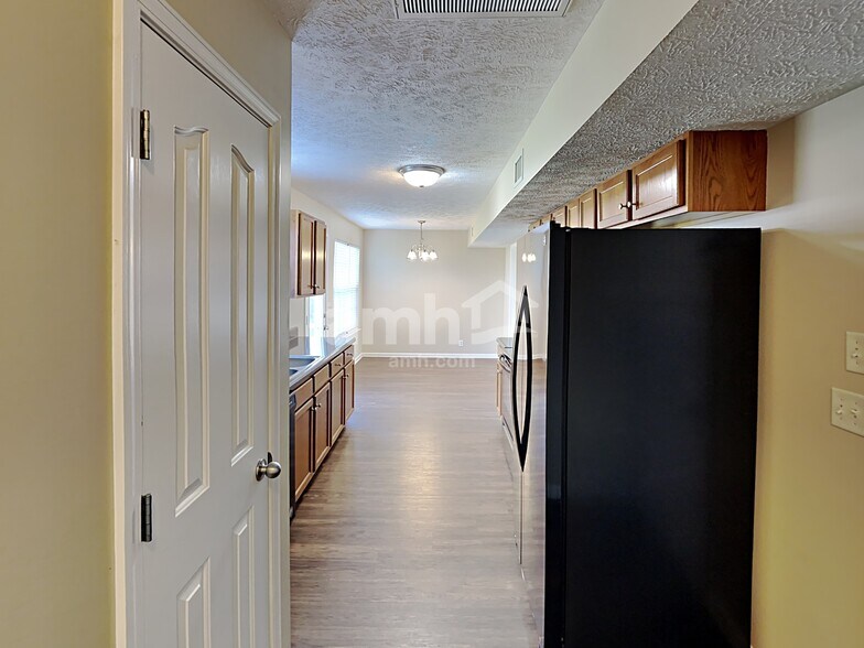 Building Photo - 3044 Donard Ct